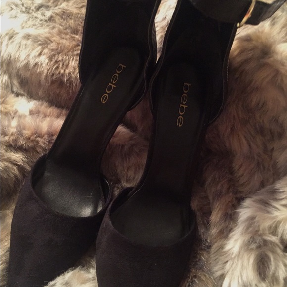 ⬇️Price Drop⬇️ ✨BEBE Black Suede and Leather Pumps - Picture 3 of 6
